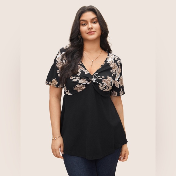 NWT Bloomchic Floral Twist Front Asymmetrical Hem T-shirt Size 12/L - Picture 3 of 8